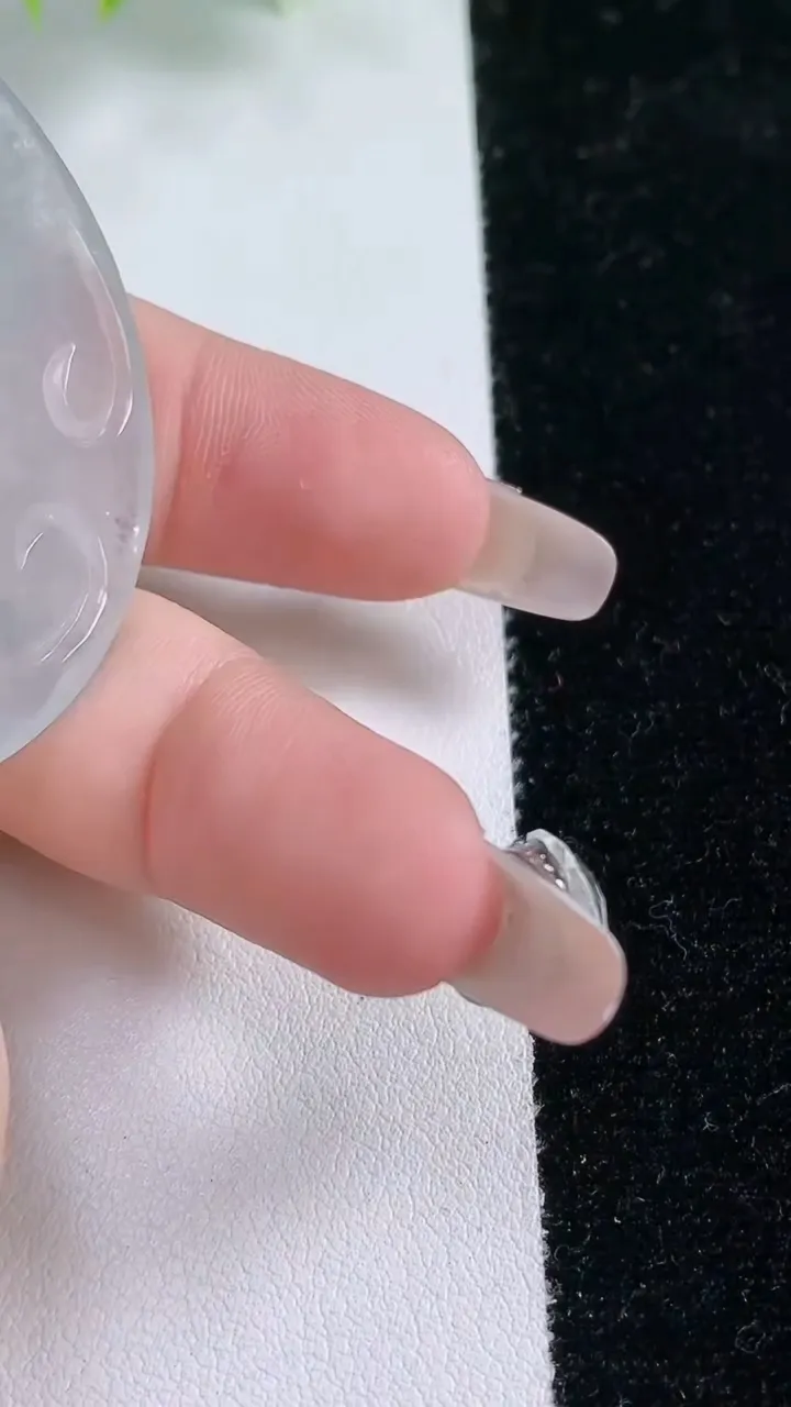 天然A货翡翠不动明王吊坠，尺寸49-4.8，重:23.02g
1月21日