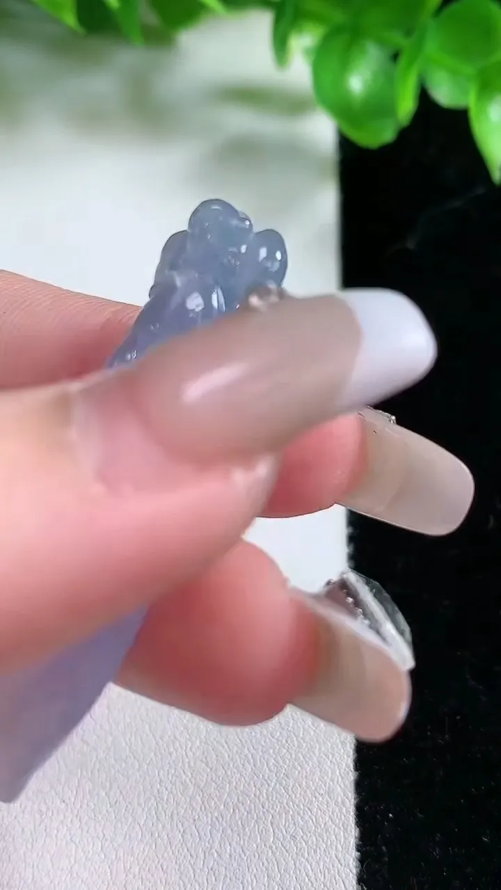 天然A货翡翠紫罗兰福瓜吊坠，尺寸46.5-12.5-8.2，重量:7.39g
1月21日