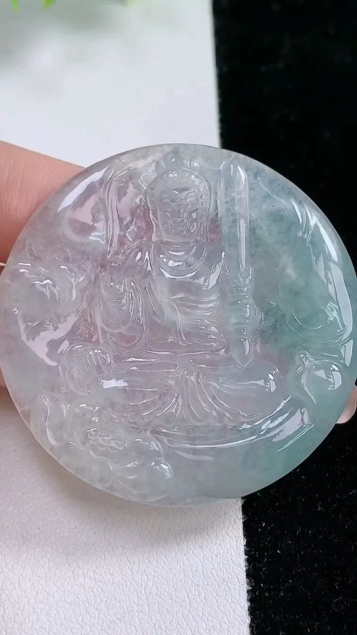 天然A货翡翠不动明王吊坠，尺寸49-4.8，重:23.02g
1月21日