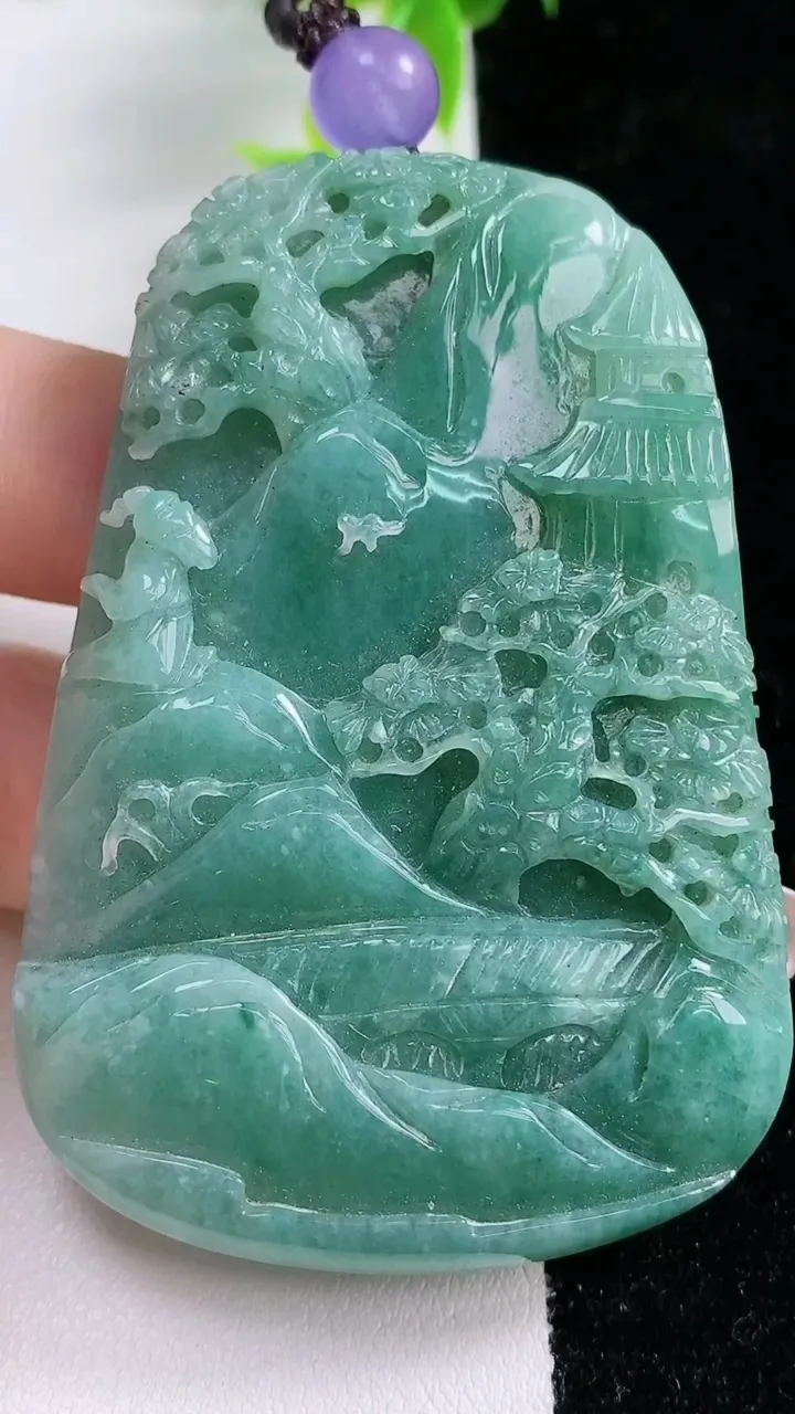 天然A货翡翠山水牌吊坠，尺寸66-45-9.5，重:61.17g
1月21日