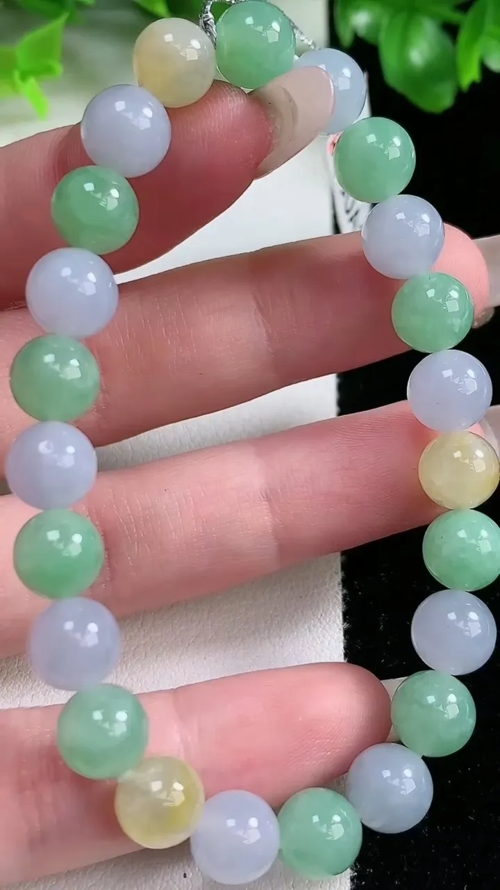 天然A货翡翠三彩圆珠手串，尺寸7.7-23颗，重量:20.35g1月21日
工厂直销收藏佳品,种好水