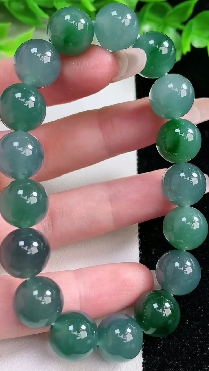 天然A货翡翠圆珠手串，尺寸11.6-17颗，重量:47.97g1月21日
工厂直销收藏佳品,种好水足，色泽均匀，有种有色，上手高大气！