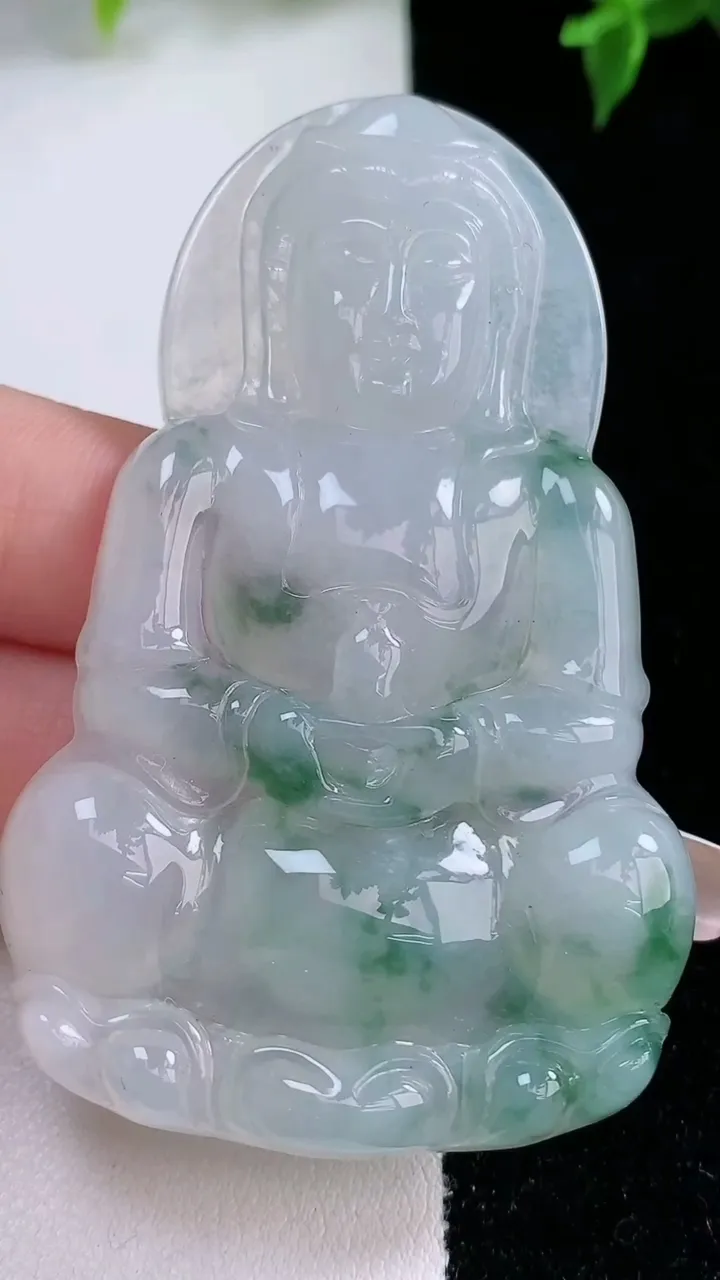 天然A货翡翠冰种飘花观音菩萨吊坠，尺寸66.4-41.8-5.6，重量:27.79g
1月21日
