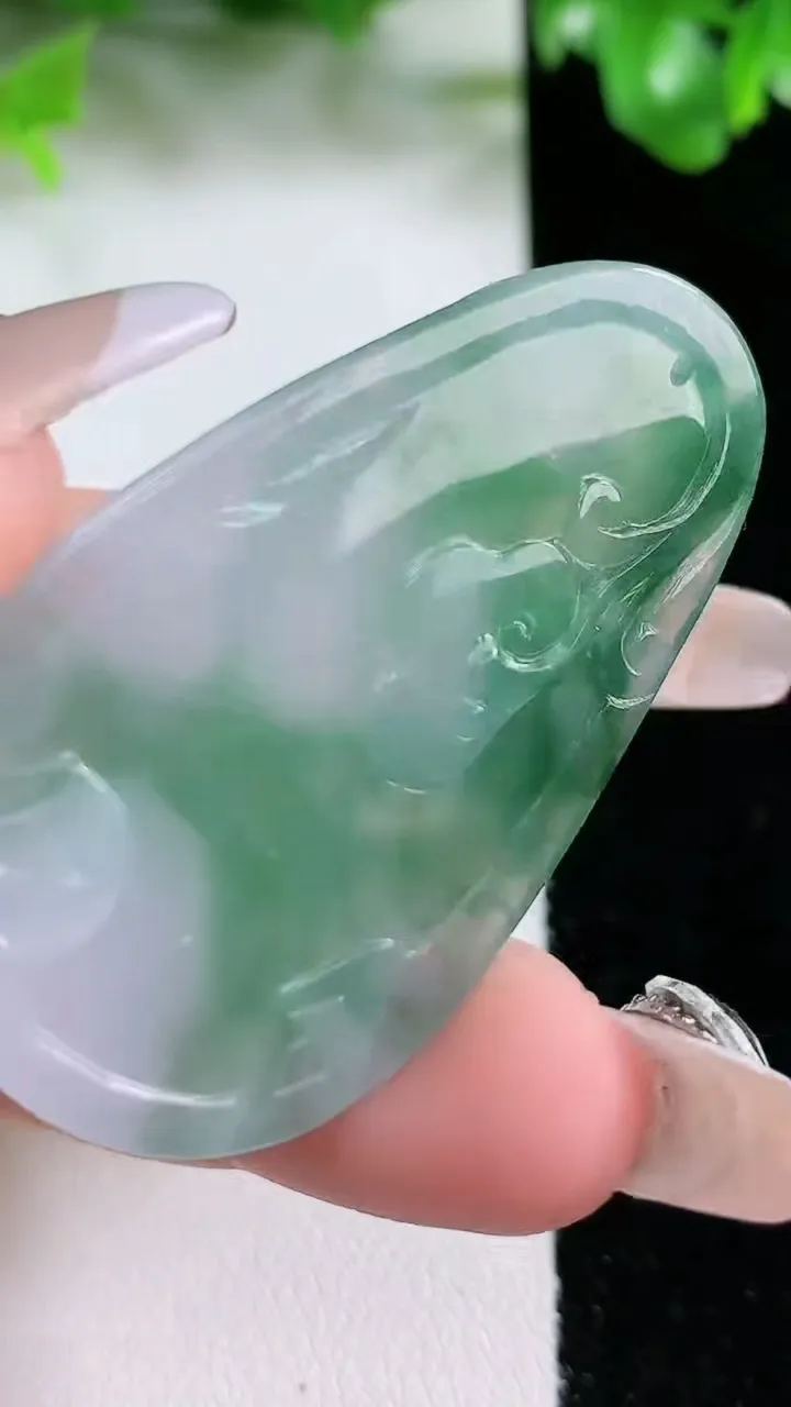 天然A货翡翠鸟语花香吊坠，尺寸48-28.5-4.7，重量:13.07g
1月21日