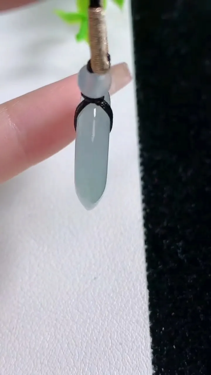 天然A货翡翠平安扣吊坠，尺寸23.2-5.5，重:6.01g
1月21日