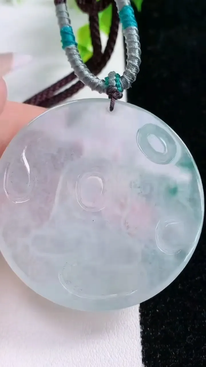 天然A货翡翠冰种飘花大势至观音菩萨吊坠，尺寸49-4.6，重:22.94g
1月21日