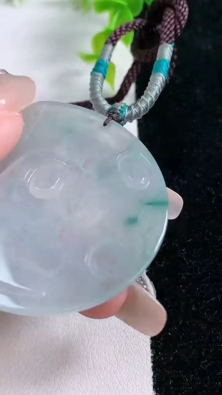 天然A货翡翠冰种飘花大势至观音菩萨吊坠，尺寸49-4.6，重:22.94g
1月21日