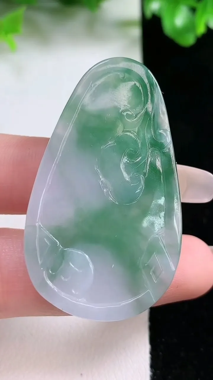 天然A货翡翠鸟语花香吊坠，尺寸48-28.5-4.7，重量:13.07g
1月21日