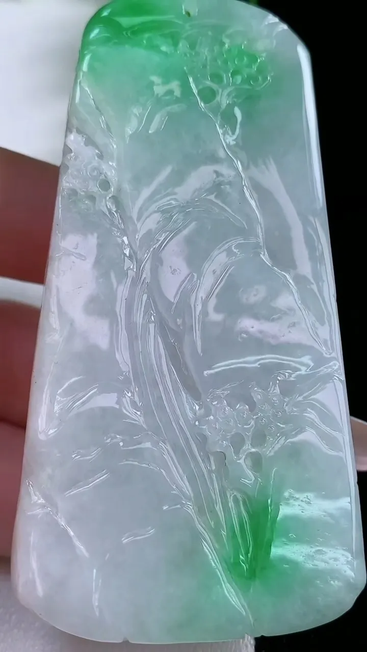 天然A货翡翠山水牌吊坠，尺寸78-39.6-11.7，重:74.34g
1月21日