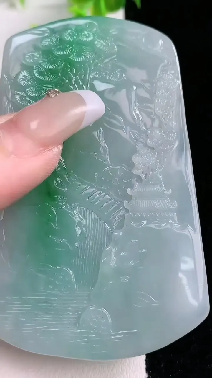 天然A货翡翠观音菩萨吊坠，尺寸75-48-11，重:78.03g
1月21日