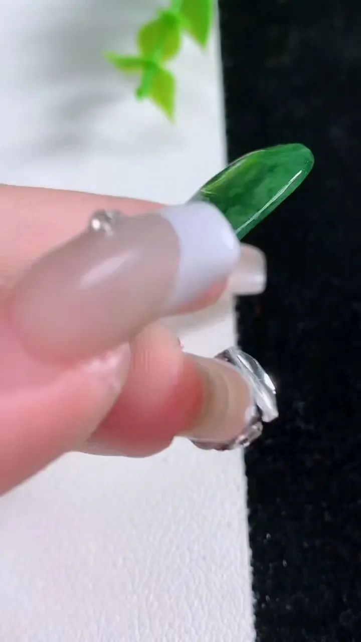 天然A货翡翠蜻蜓点水 莲蓬吊坠，尺寸48-20.5-5.4，重:8.37g
1月21日