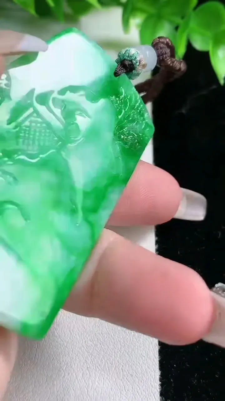 天然A货翡翠山水牌吊坠，尺寸59-41-5.2，重量:34.10g
1月21日