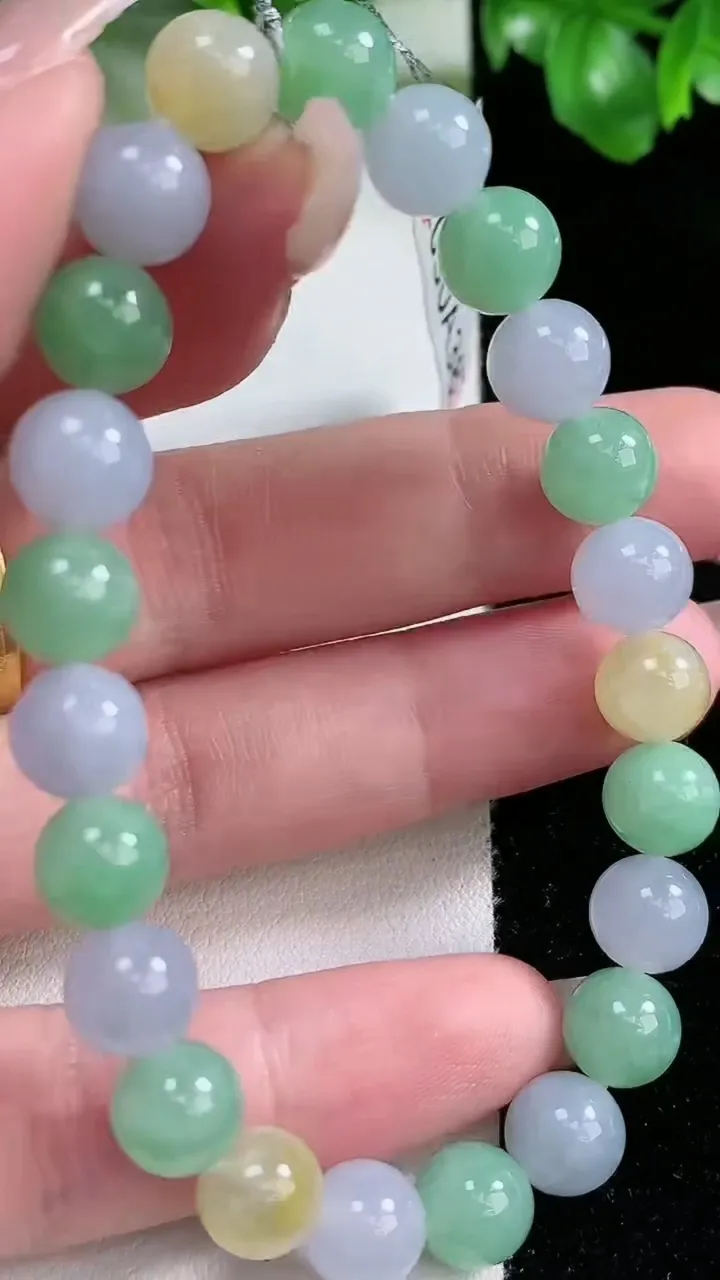 天然A货翡翠三彩圆珠手串，尺寸7.7-23颗，重量:20.35g1月21日
工厂直销收藏佳品,种好水