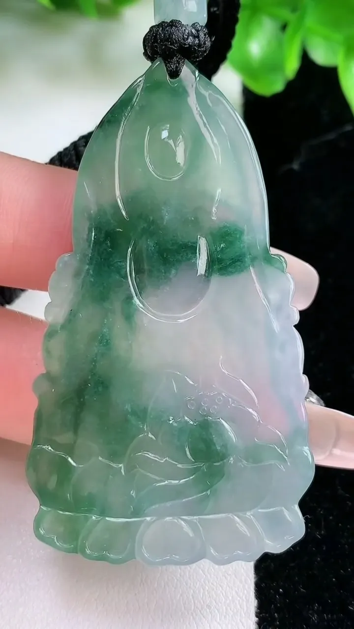 天然A货翡翠冰种飘花观音菩萨吊坠，尺寸58-33-5，重量:25.08g
1月21日