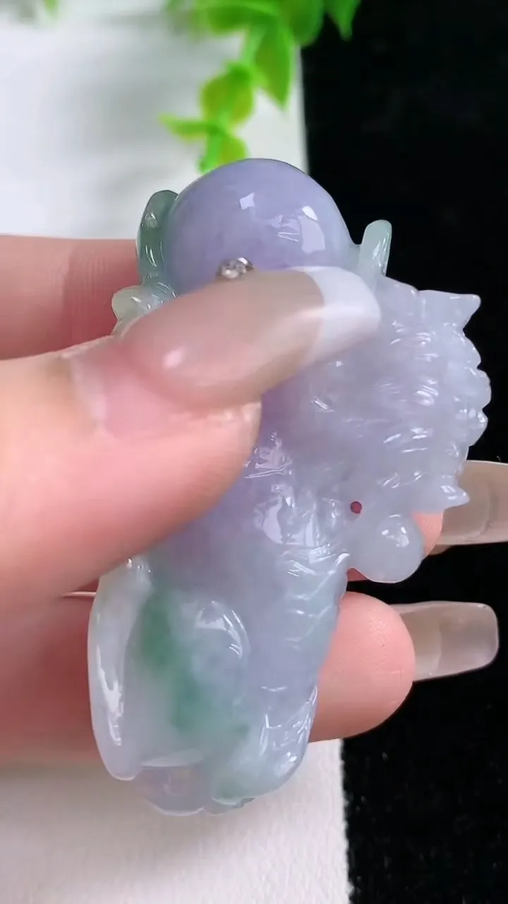 天然A货翡翠春带彩 紫罗兰貔貅吊坠，尺寸52.6-30.2-14.2，重:32.56g
1月21日