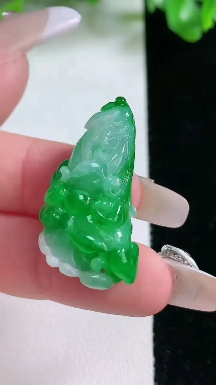 天然A货翡翠白菜吊坠，尺寸34-16.8-11，重量:9.16g
1月21日