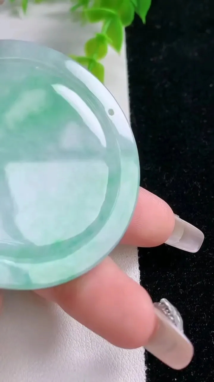 天然A货翡翠如意吊坠吊坠，尺寸52.6-6.5，重:34.62g
1月21日