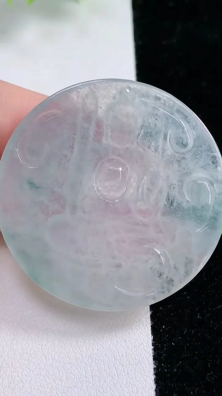 天然A货翡翠不动明王吊坠，尺寸49-4.8，重:23.02g
1月21日