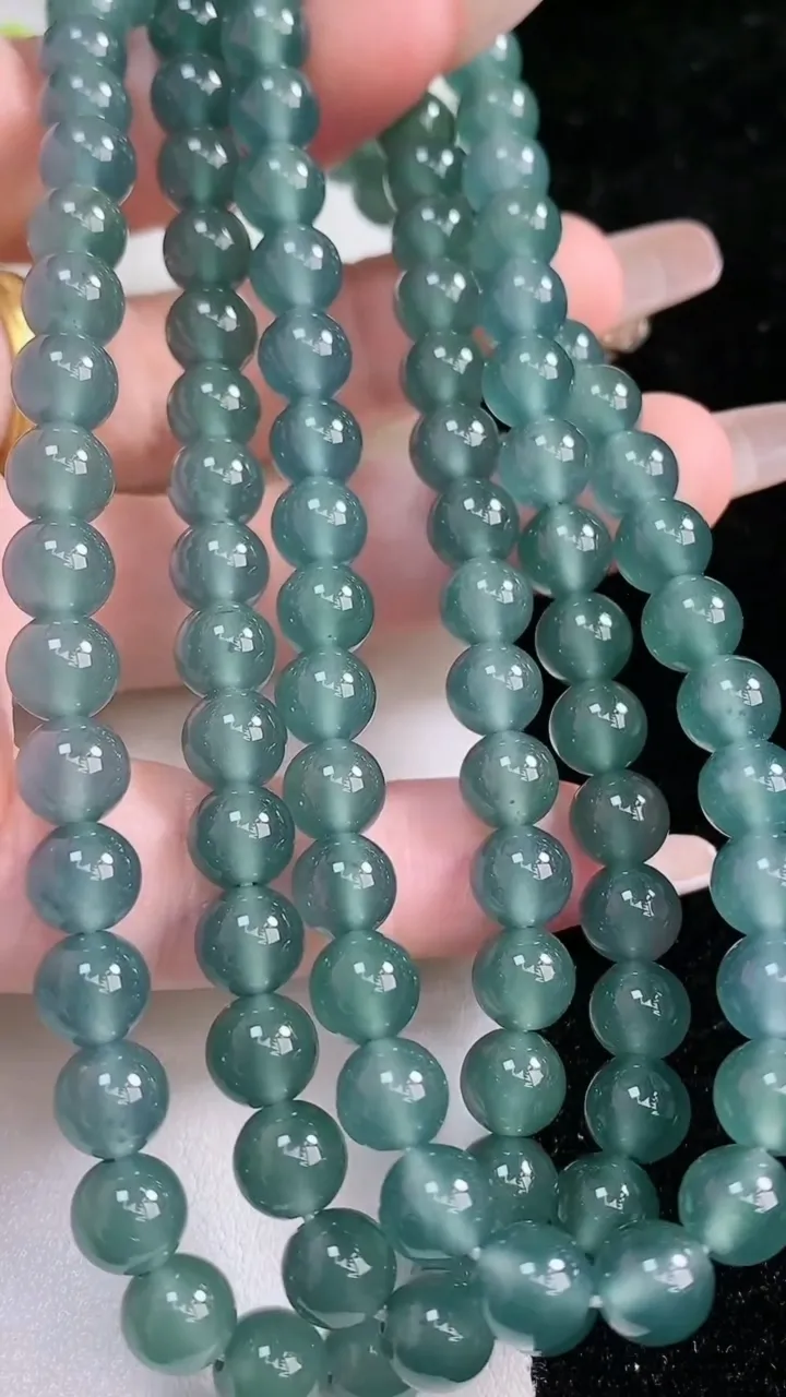 天然A货翡翠圆珠项链108颗，尺寸7，重:63.08g
1月21日