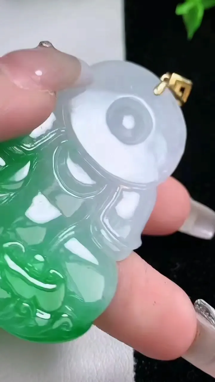 天然A货翡翠观音菩萨吊坠，尺寸61.3-38.6-5.4，重量:26.22g
1月22日