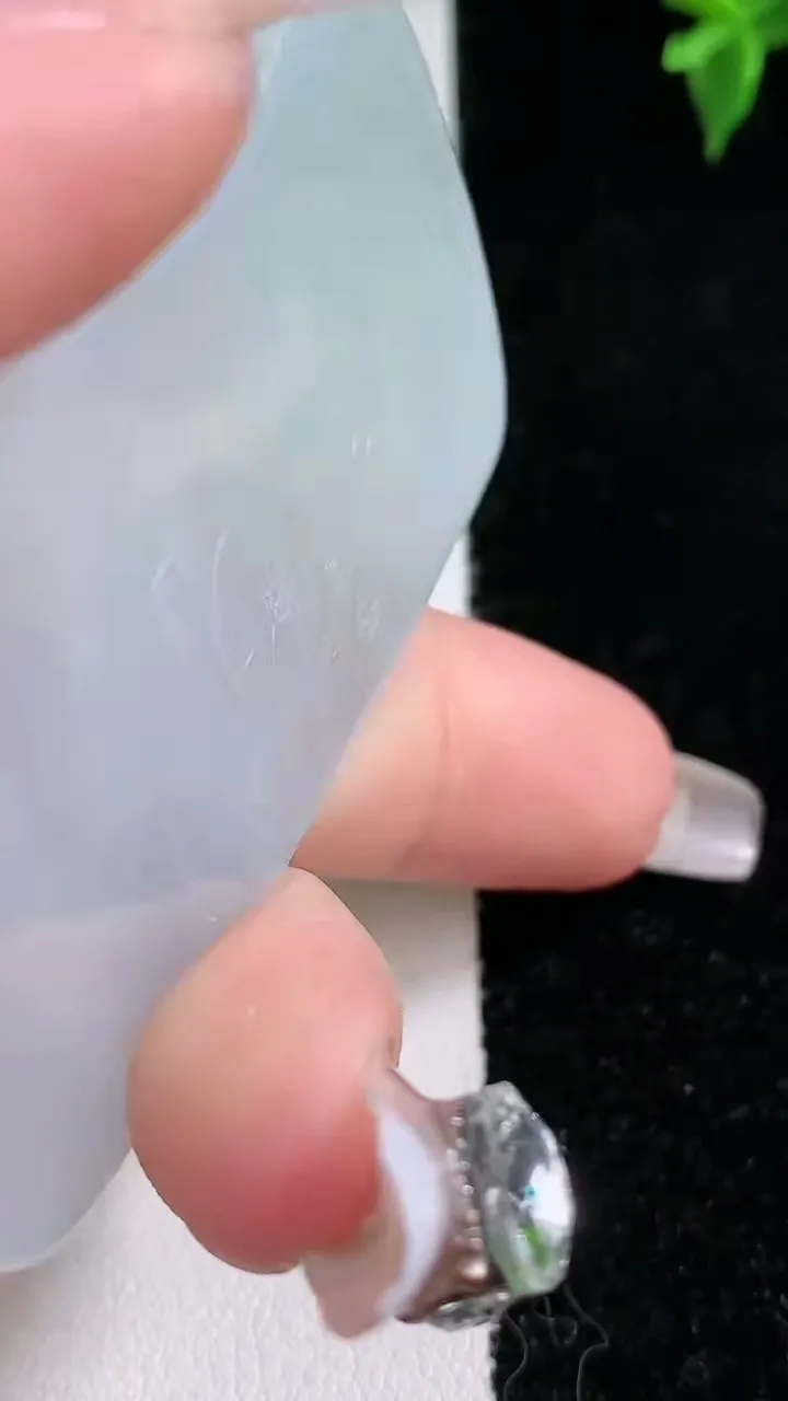 天然A货翡翠普贤菩萨吊坠，尺寸63-34.7-6.7，重量:36.94g
1月22日