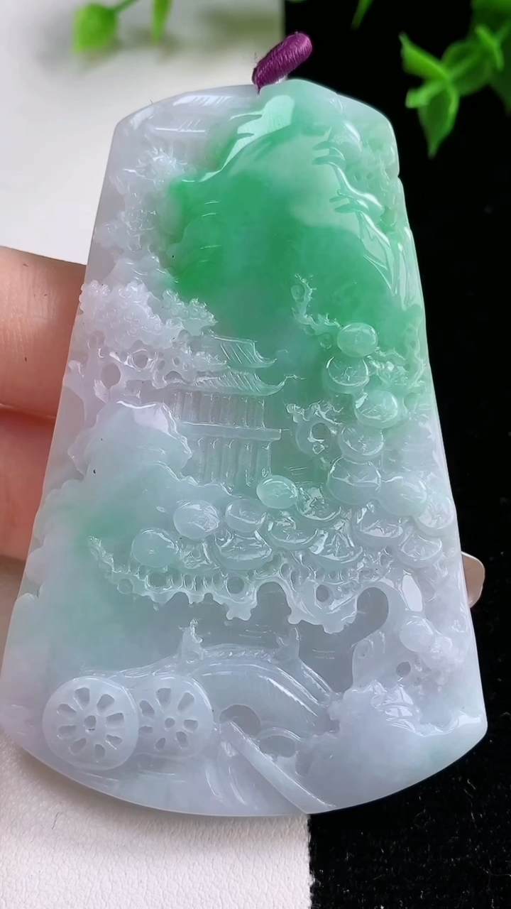 天然A货翡翠山水牌吊坠，尺寸73.6-47.5-5，重量:40.24g
1月22日