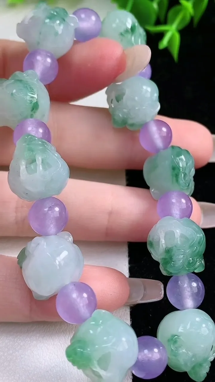 天然A货翡翠飘花生肖虎手串，尺寸12-12.2-10颗，重量:41.98g1月22日
工厂直销收藏佳