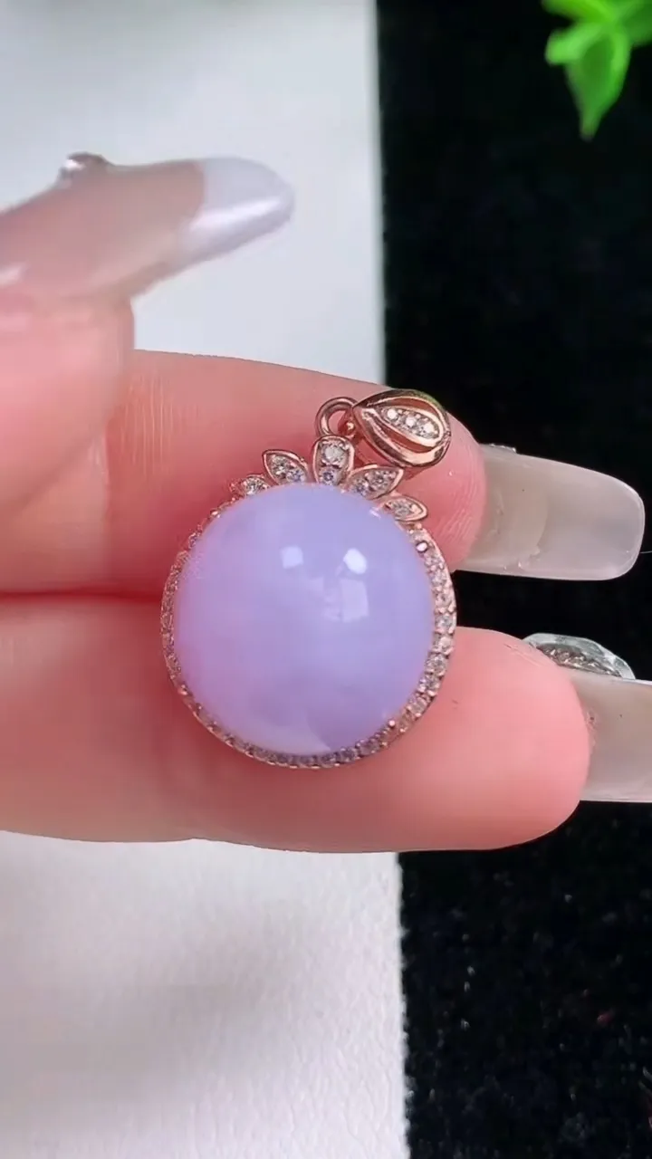 天然A货翡翠925银紫罗兰蛋面吊坠，尺寸23.8-16.7-10.3，裸石14重量:4.74g
1月