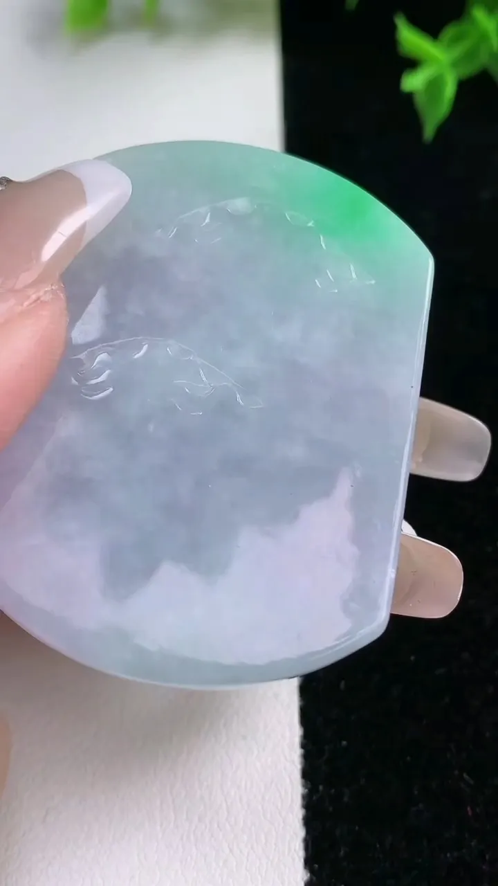 天然A货翡翠山水牌吊坠，尺寸50-37.8-5.8，重量:27.85g
1月22日