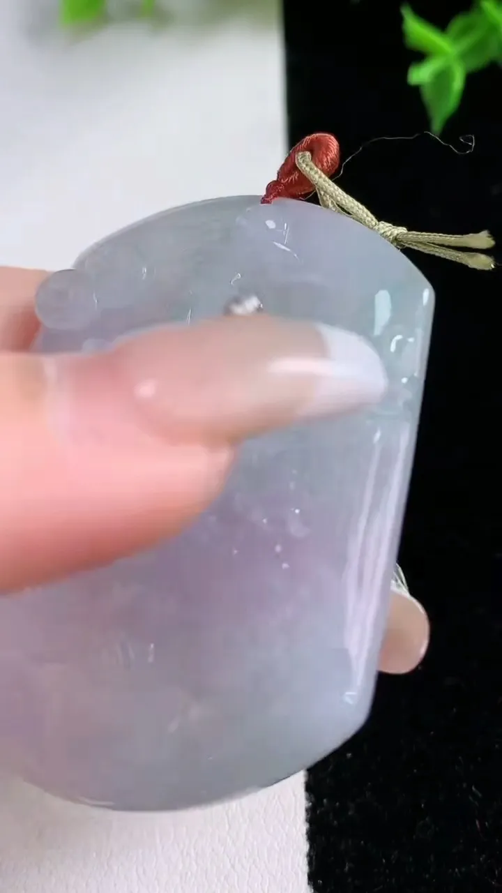 天然A货翡翠春带彩紫罗兰龙龟吊坠，尺寸53.6-45.4-5.5，重量:28.16g
1月22日