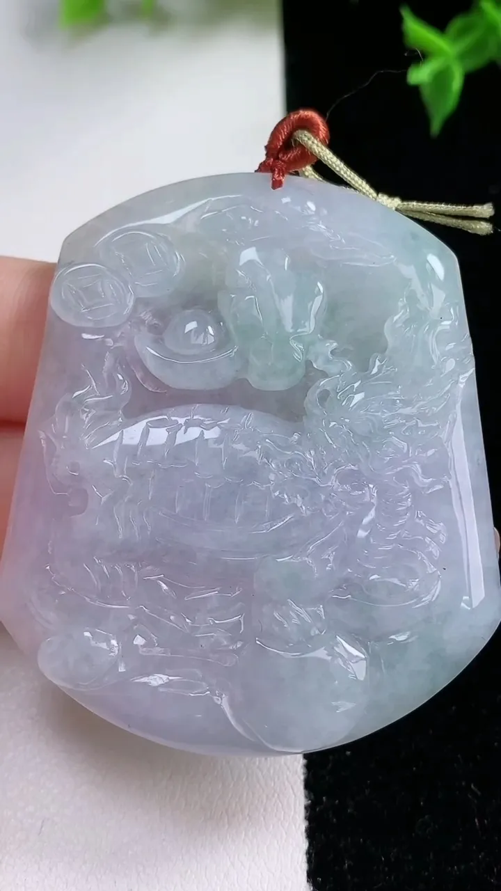 天然A货翡翠春带彩紫罗兰龙龟吊坠，尺寸53.6-45.4-5.5，重量:28.16g
1月22日