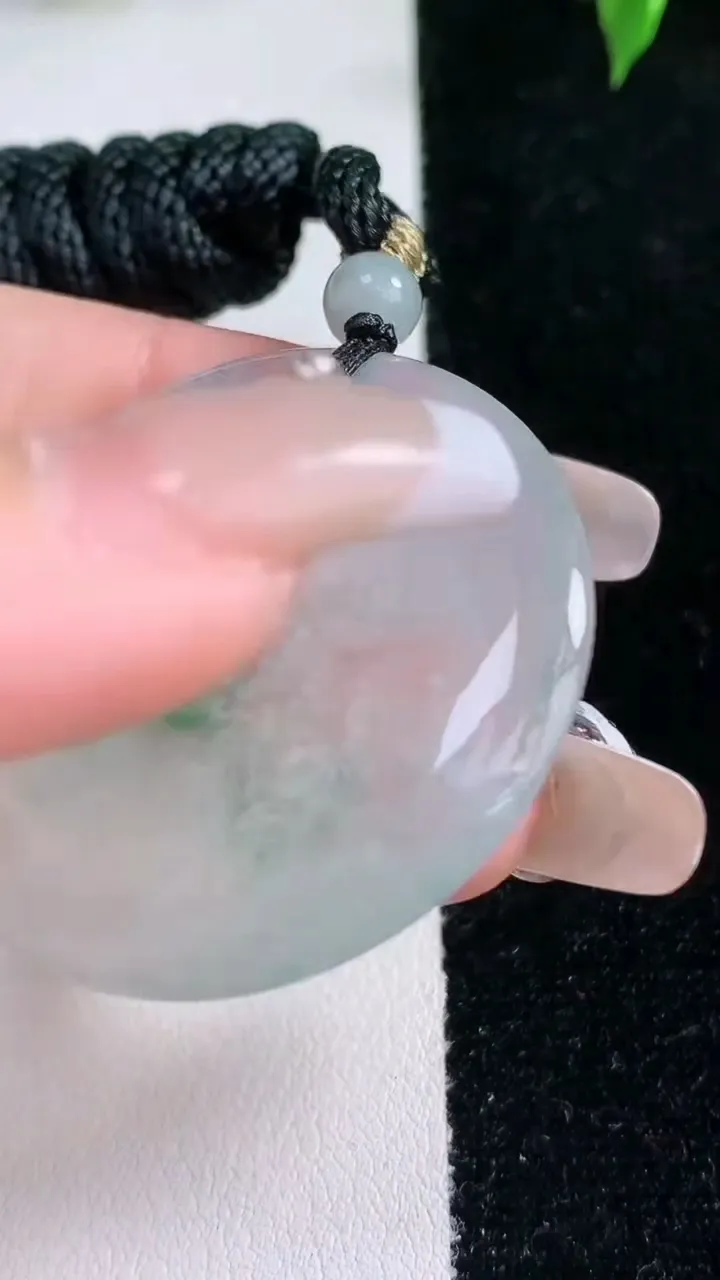 天然A货翡翠平安扣吊坠，尺寸38-5.5，重量:23.13g
1月22日