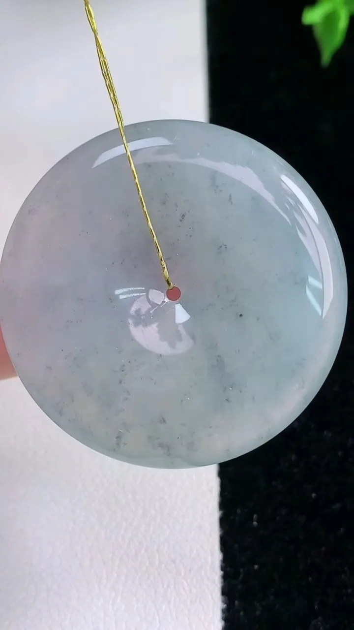 天然A货翡翠飘花平安扣吊坠，尺寸36.3-5.6，重量:16.01g
1月22日