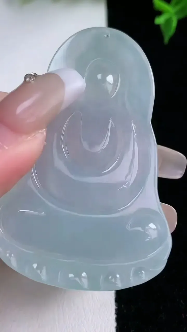 天然A货翡翠观音菩萨吊坠，尺寸57-36-5.6，重量:20.57g
1月22日