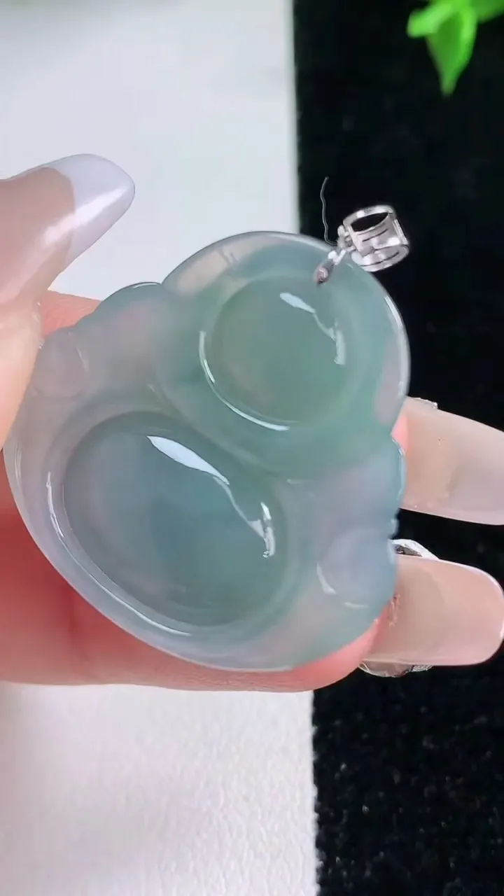 天然A货翡翠佛公吊坠，尺寸28.6-29.7-6.6，重量:8.14g
1月22日