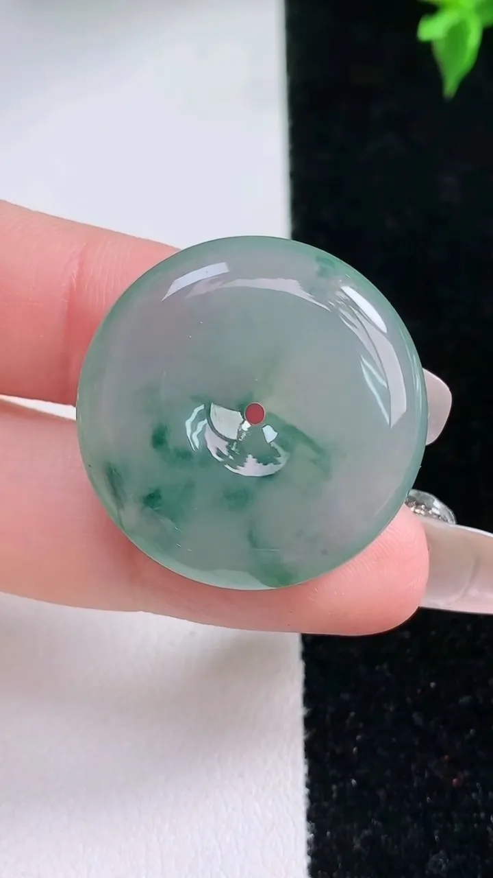 天然A货翡翠飘花平安扣吊坠，尺寸27.2-6，重量:9.94g
1月22日