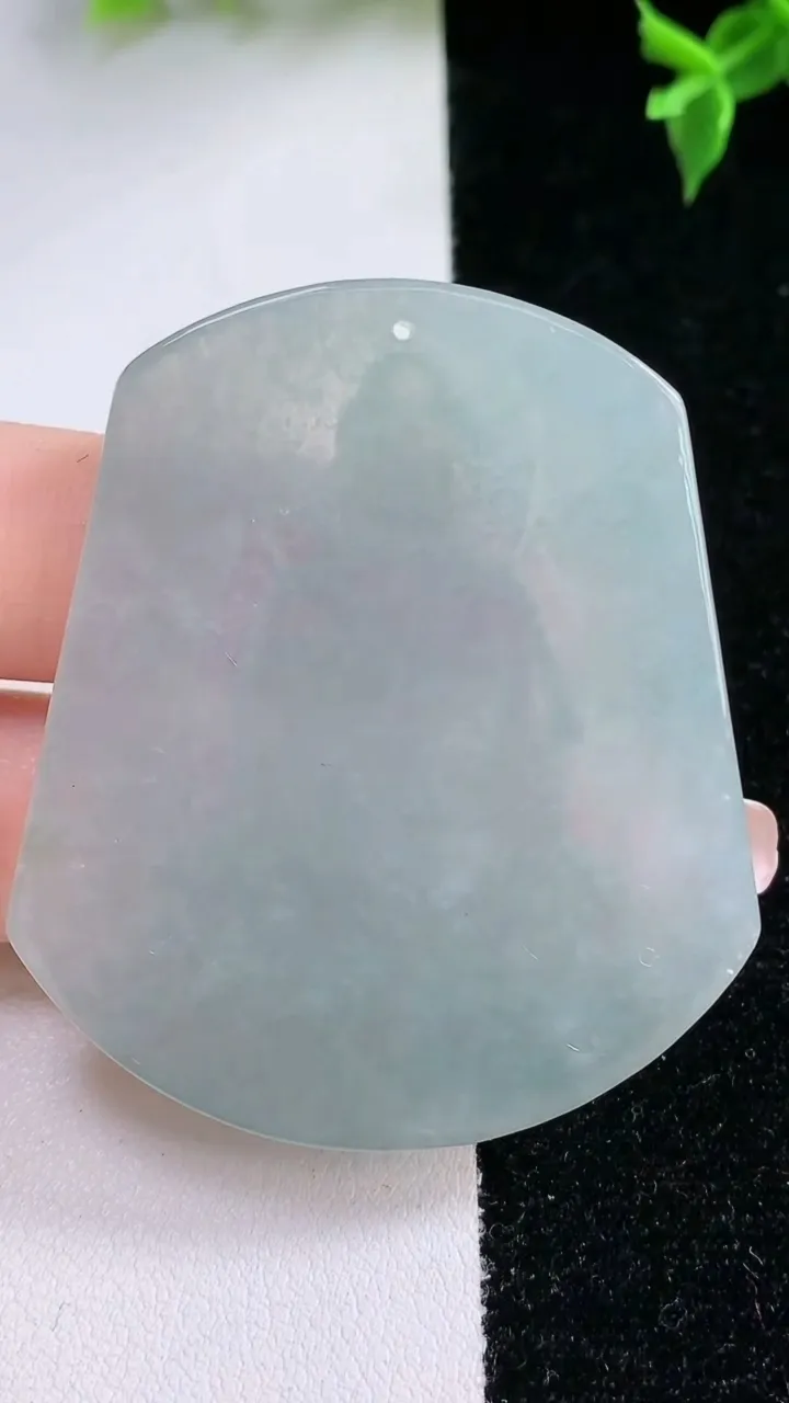 天然A货翡翠阿弥陀佛吊坠，尺寸51.7-43.8-5，重量:25.06g
1月22日