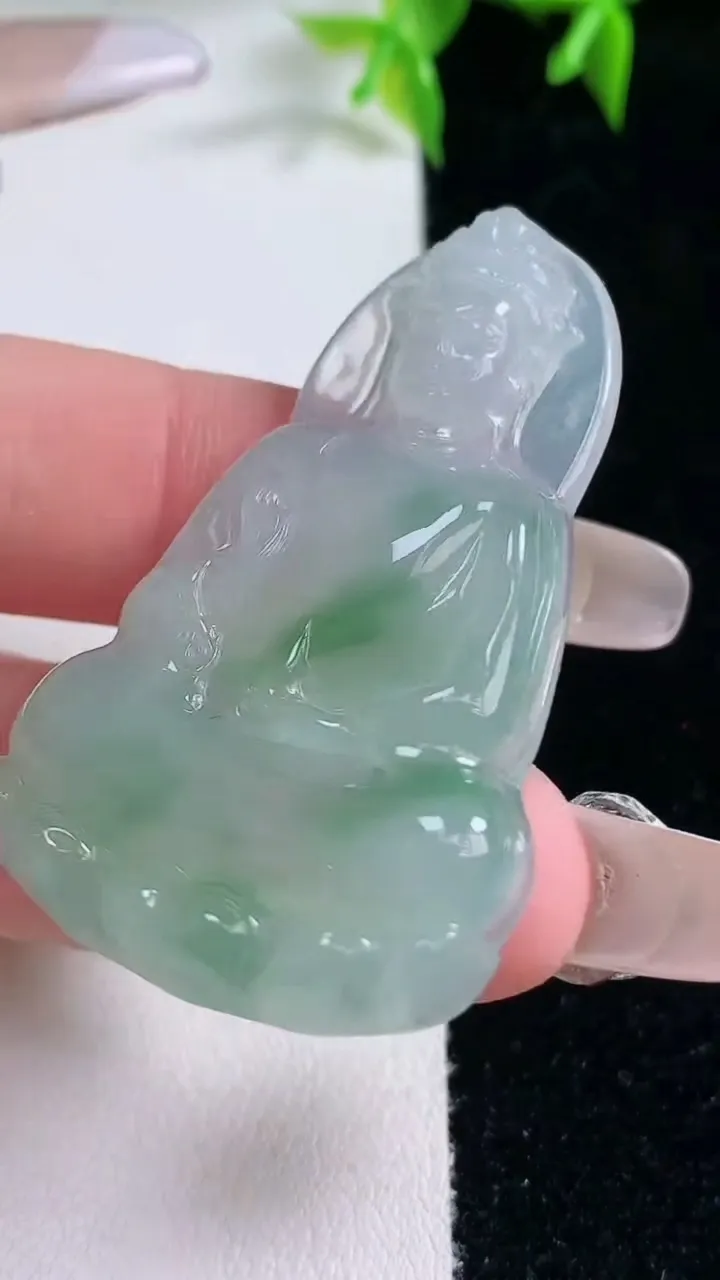 天然A货翡翠观音菩萨吊坠，尺寸46.4-29.3-5.9，重量:13.53g
1月22日