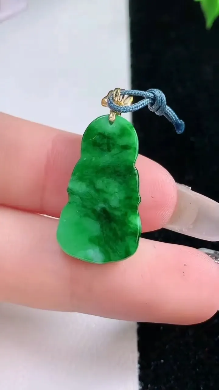 天然A货翡翠观音菩萨吊坠，尺寸23.2-13.2-4.3，重量:2.80g
1月22日