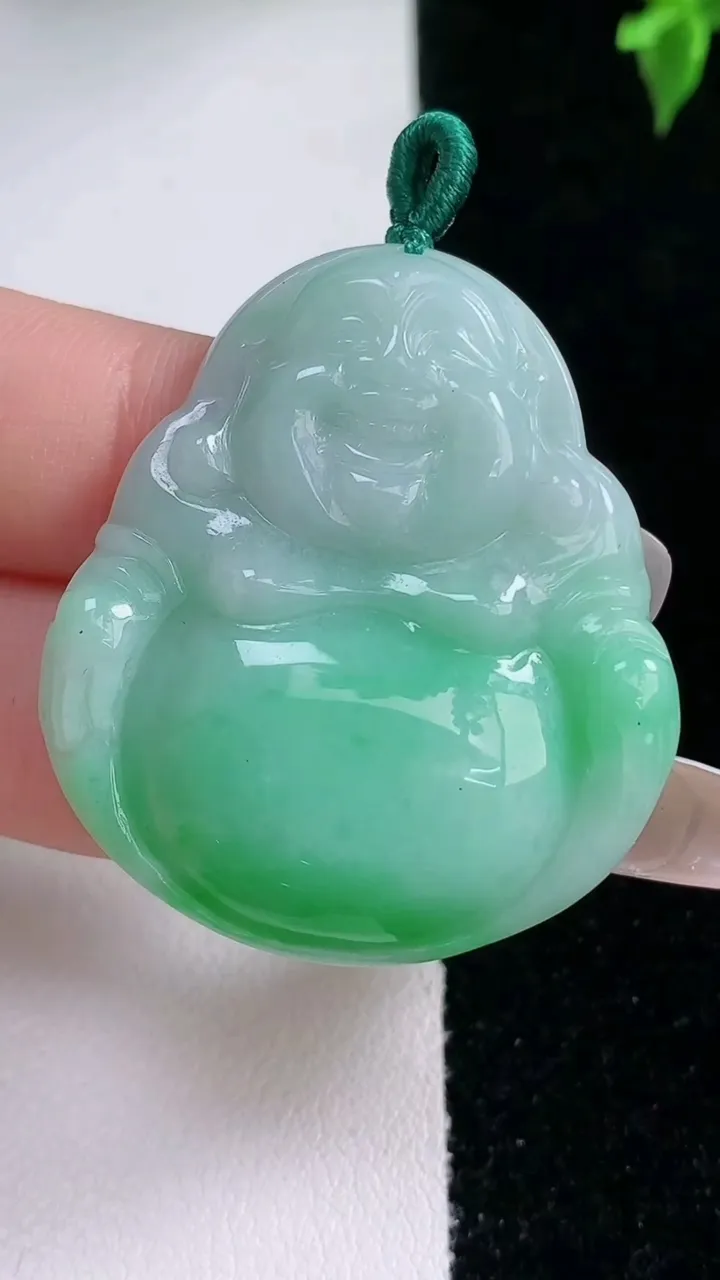 天然A货翡翠佛公吊坠，尺寸38.8-33.8-5.7，重量:13.41g
1月22日
