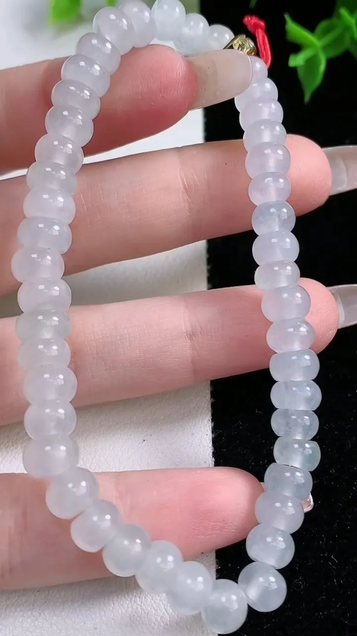 天然A货翡翠种白冰算盘珠手串，尺寸6.6-3.5-45颗，重量:18.38g1月22日
工厂直销收藏佳品,种好水足，色泽均匀，有种有色，上手高大气！