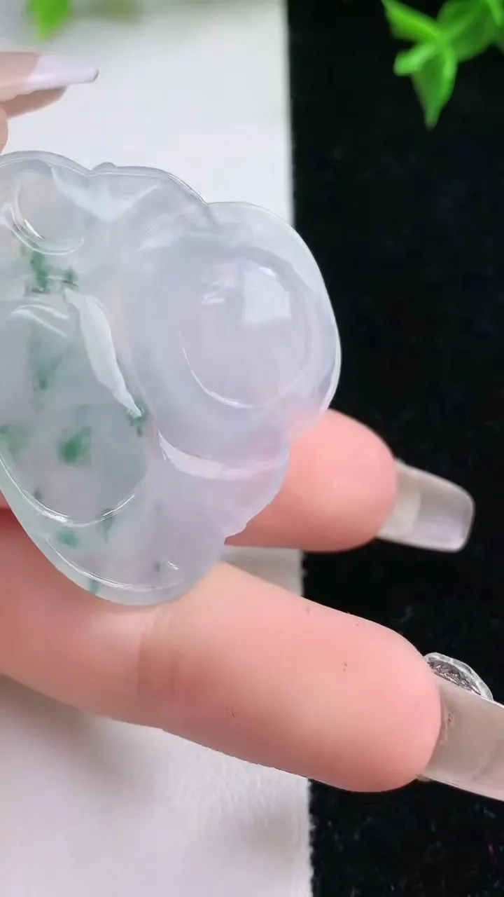 天然A货翡翠冰种飘花佛公吊坠，尺寸32-37.7-5，重量:10.61g
1月22日