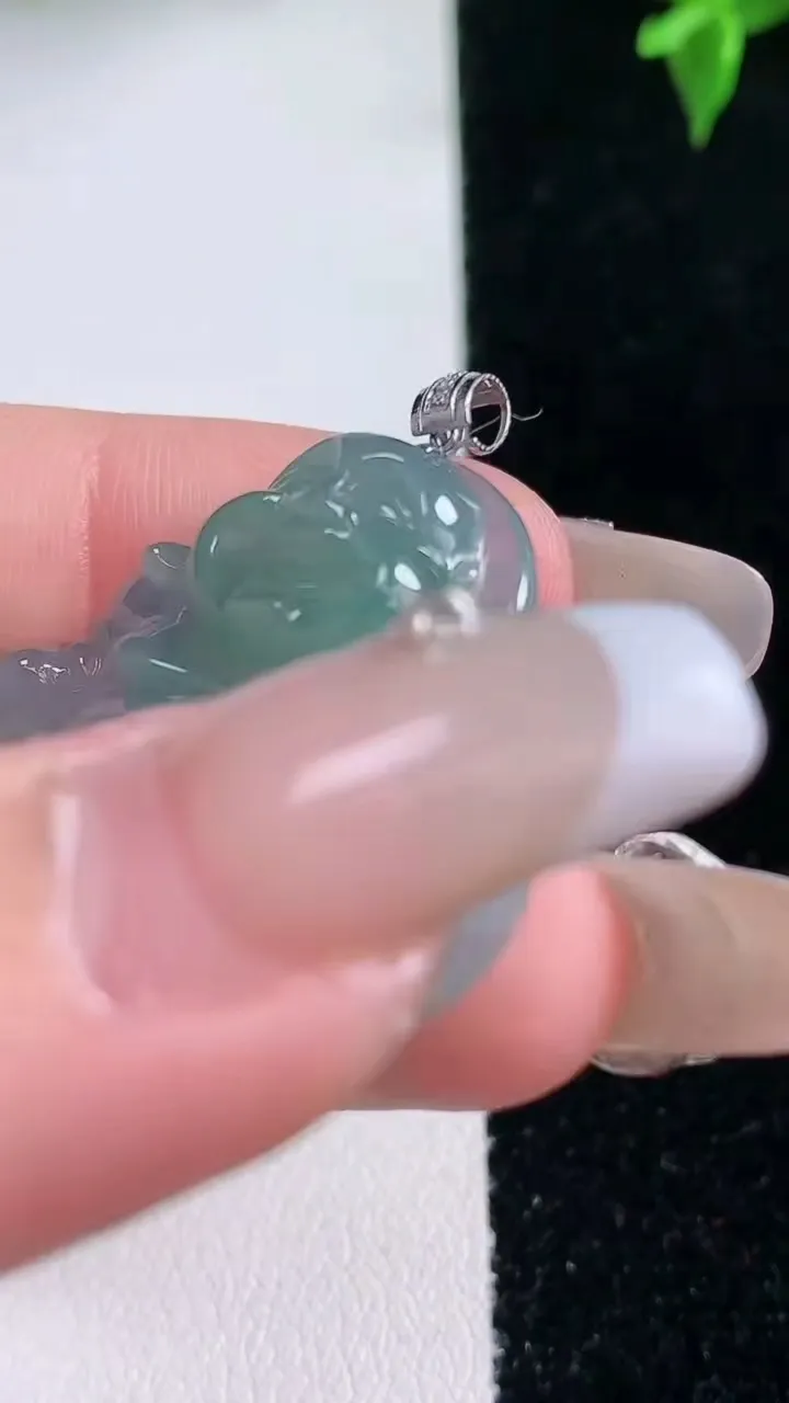 天然A货翡翠佛公吊坠，尺寸28.6-29.7-6.6，重量:8.14g
1月22日