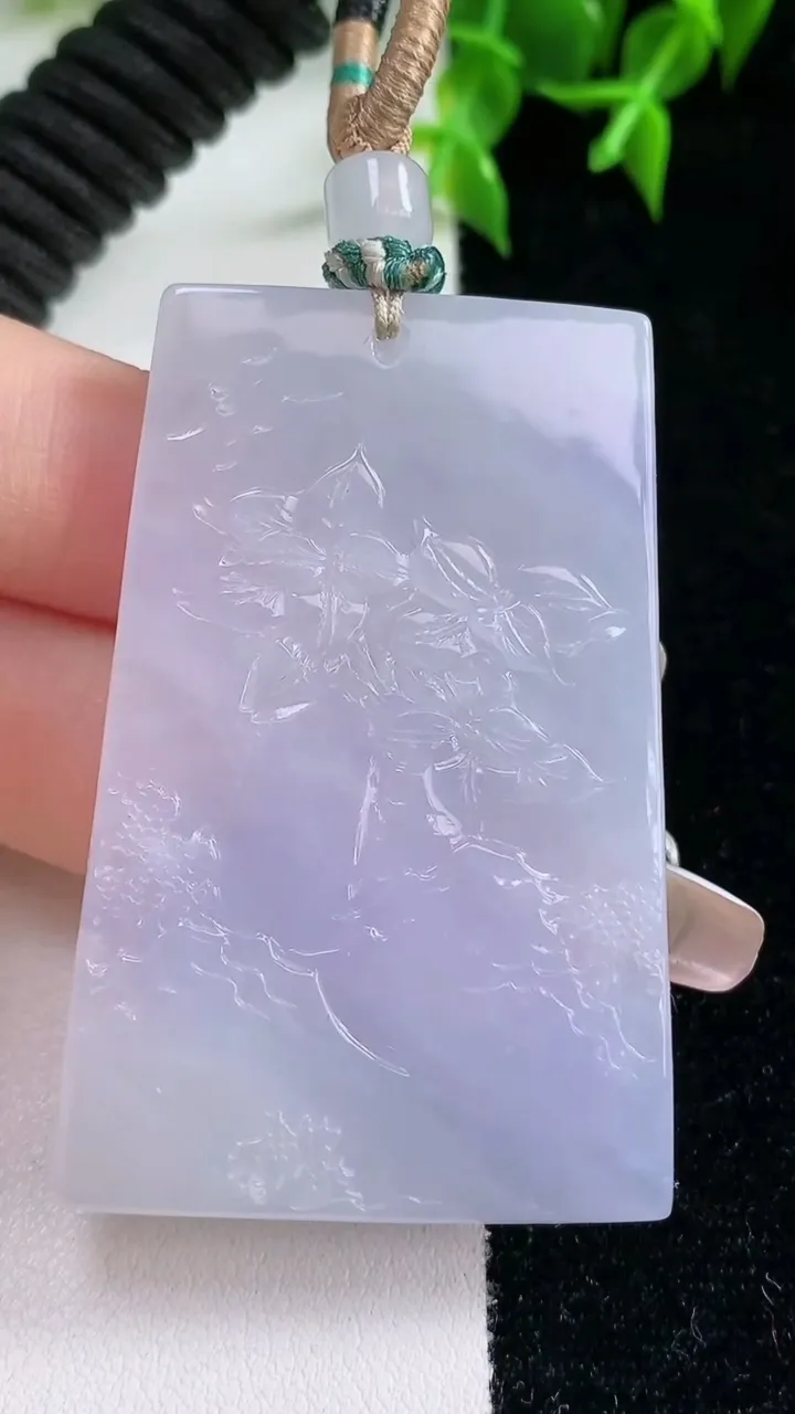 天然A货翡翠紫罗兰山水牌吊坠，尺寸53-33-5.5，重量:31.86g
1月22日