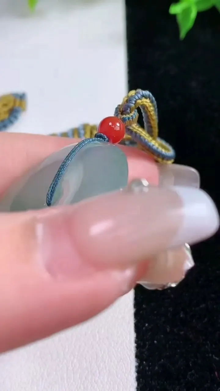 天然A货翡翠平安扣吊坠，尺寸32.2-6，重量:17.68g
1月22日