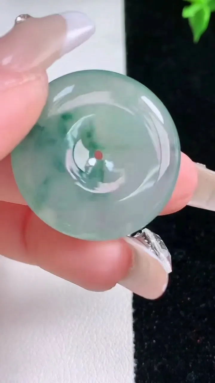 天然A货翡翠飘花平安扣吊坠，尺寸27.2-6，重量:9.94g
1月22日