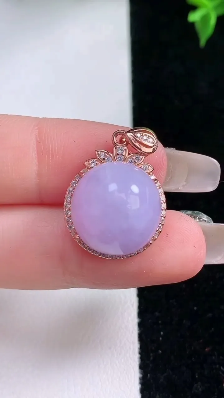 天然A货翡翠925银紫罗兰蛋面吊坠，尺寸23.8-16.7-10.3，裸石14重量:4.74g
1月