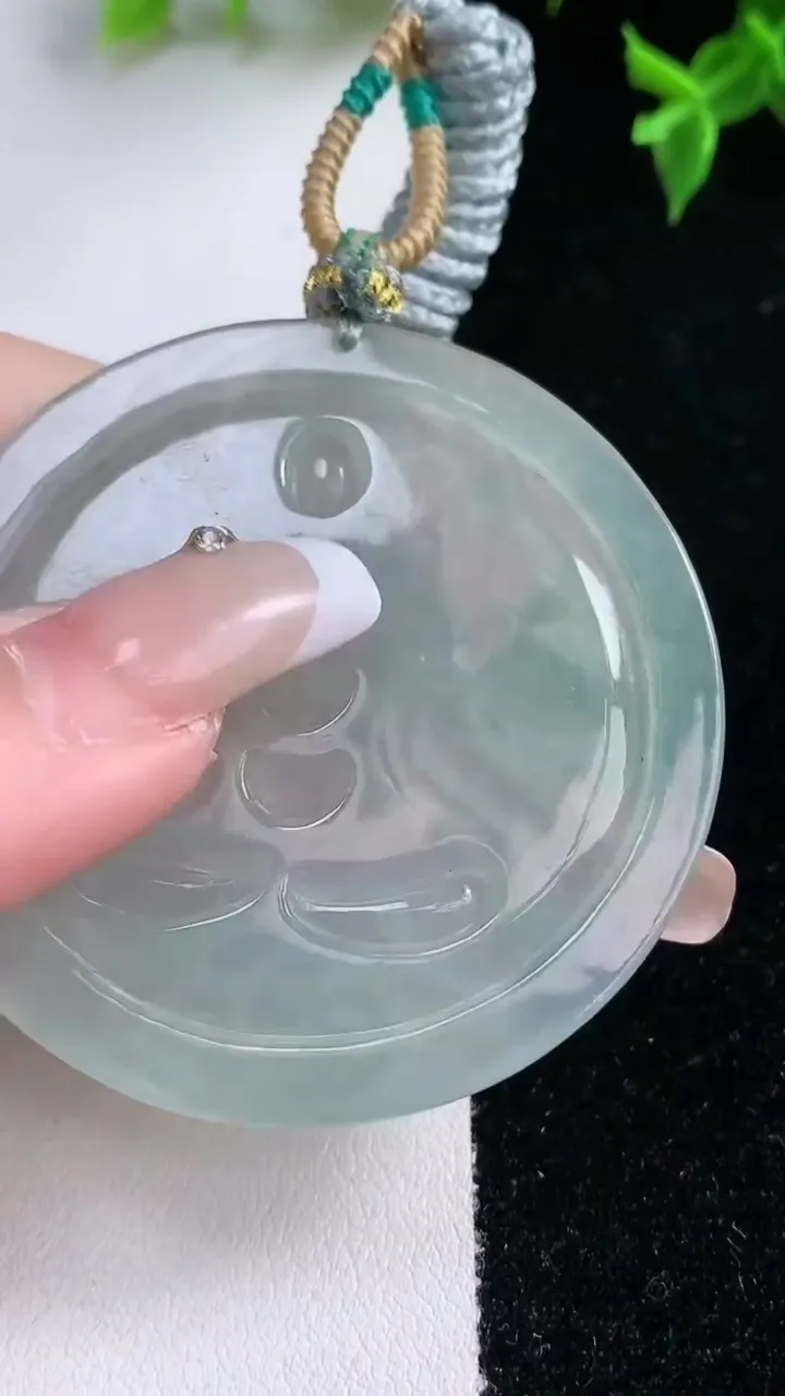 天然A货翡翠大势至菩萨吊坠，尺寸51.4-5，重量:25.18g
1月22日