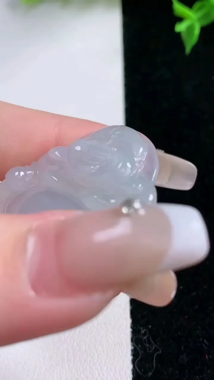 天然A货翡翠佛公吊坠，尺寸33.5-36.7-5.6，重量:10.19g
1月22日