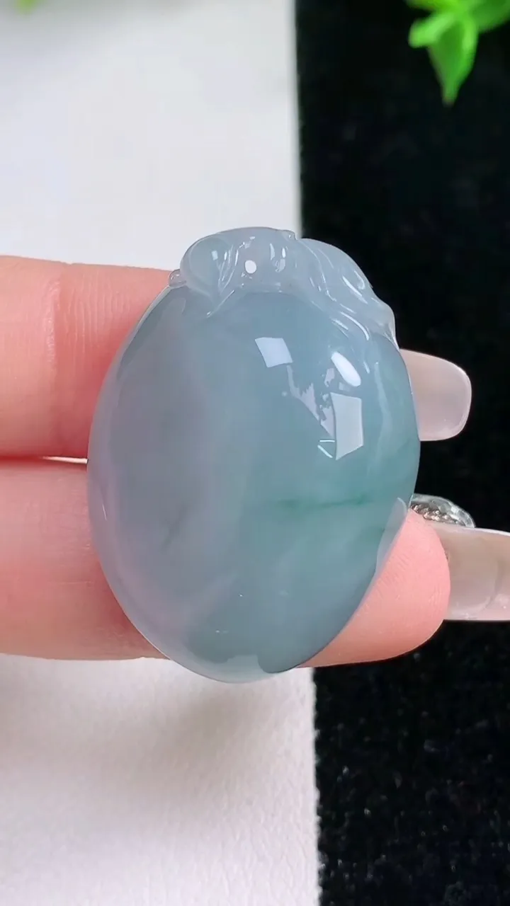 天然A货翡翠紫罗兰寿桃吊坠，尺寸32.5-24-12.3，重量:15.86g
1月22日